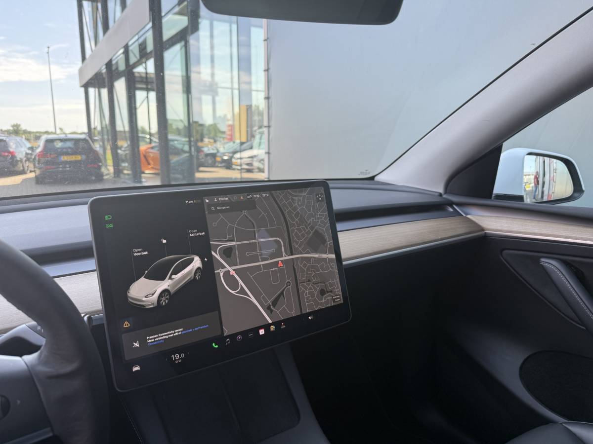 Tesla Model Y Tesla Model Y BWJ 2021 Long Range 351 PK  AWD 75 kWh PANO | FULL LED | STOEL + STUURVERW. | 360 CAMERA | ADAPTIVE CRUISE | LEDER | ELEKTR. STOELEN | ELEKTR. ACHTERKLEP | NAVI | CLIMA | LMV | PDC