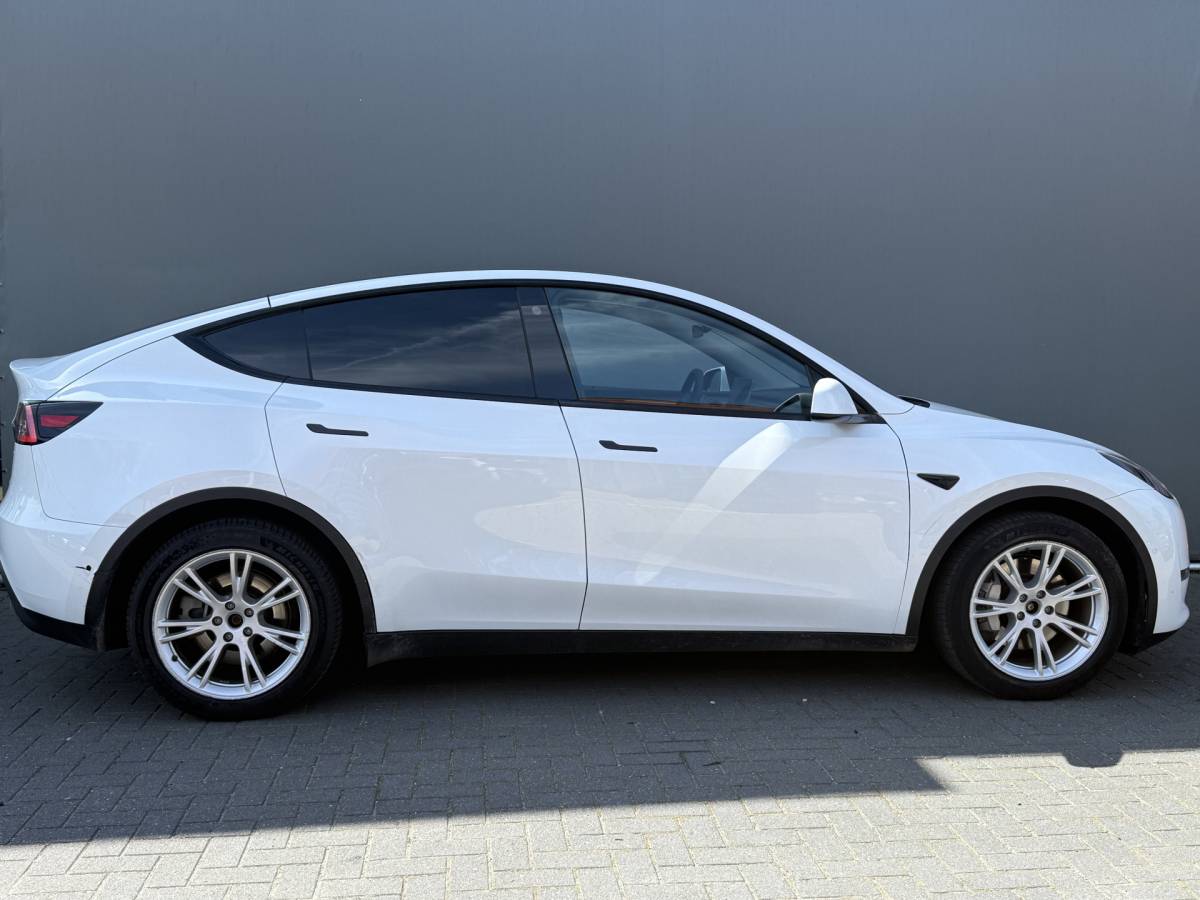 Tesla Model Y Tesla Model Y BWJ 2021 Long Range 351 PK  AWD 75 kWh PANO | FULL LED | STOEL + STUURVERW. | 360 CAMERA | ADAPTIVE CRUISE | LEDER | ELEKTR. STOELEN | ELEKTR. ACHTERKLEP | NAVI | CLIMA | LMV | PDC