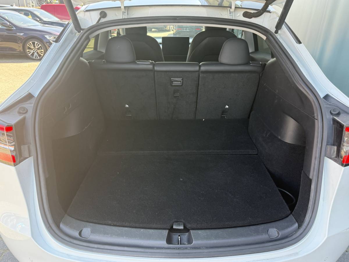 Tesla Model Y Tesla Model Y BWJ 2021 Long Range 351 PK  AWD 75 kWh PANO | FULL LED | STOEL + STUURVERW. | 360 CAMERA | ADAPTIVE CRUISE | LEDER | ELEKTR. STOELEN | ELEKTR. ACHTERKLEP | NAVI | CLIMA | LMV | PDC
