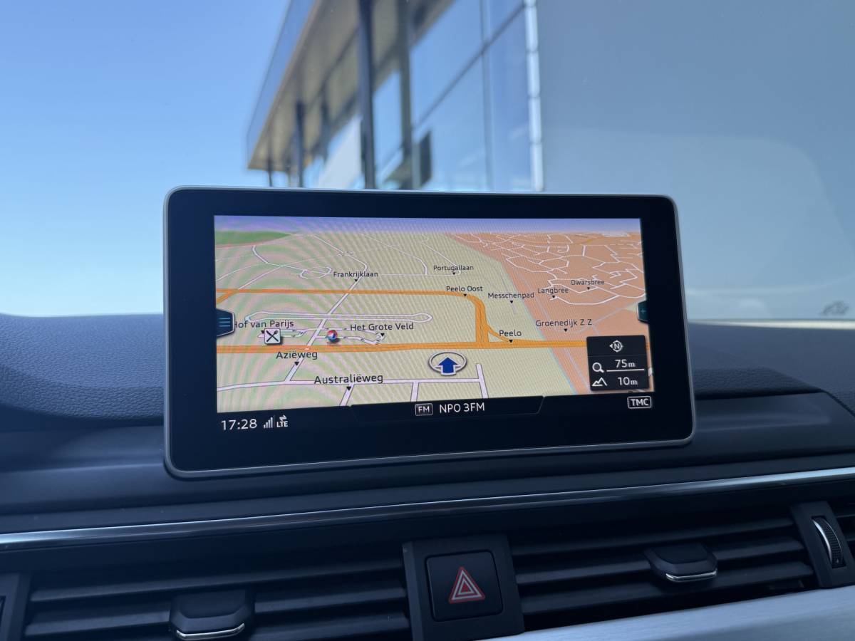 Audi S4 Audi S4 Avant BWJ 2017 3.0 TFSI quattro 354 PK  Pro Line Plus | TREKHAAK | FULL LED | ADAPTIVE CRUISE | STOELVERW. | HEAD-UP DISPLAY | CAMERA | HALF LEDER | ELEKTR. ACHTERKLEP | NAVI | CLIMA | LMV | PDC
