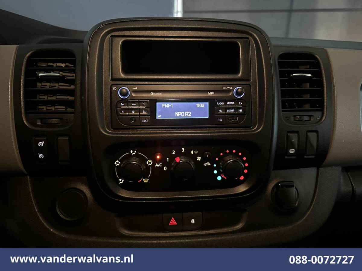 Renault Trafic Renault Trafic 1.6 dCi L1H1 Euro6 Airco | Imperiaal | Trekhaak | Parkeersensoren | Cruisecontrol Bijrijdersbank