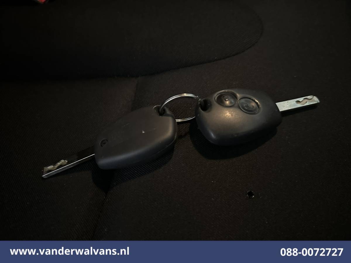 Renault Trafic Renault Trafic 1.6 dCi L1H1 Euro6 Airco | Imperiaal | Trekhaak | Parkeersensoren | Cruisecontrol Bijrijdersbank