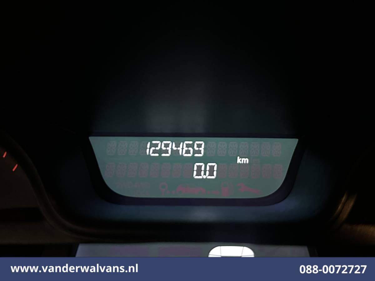 Renault Trafic Renault Trafic 1.6 dCi L1H1 Euro6 Airco | Imperiaal | Trekhaak | Parkeersensoren | Cruisecontrol Bijrijdersbank