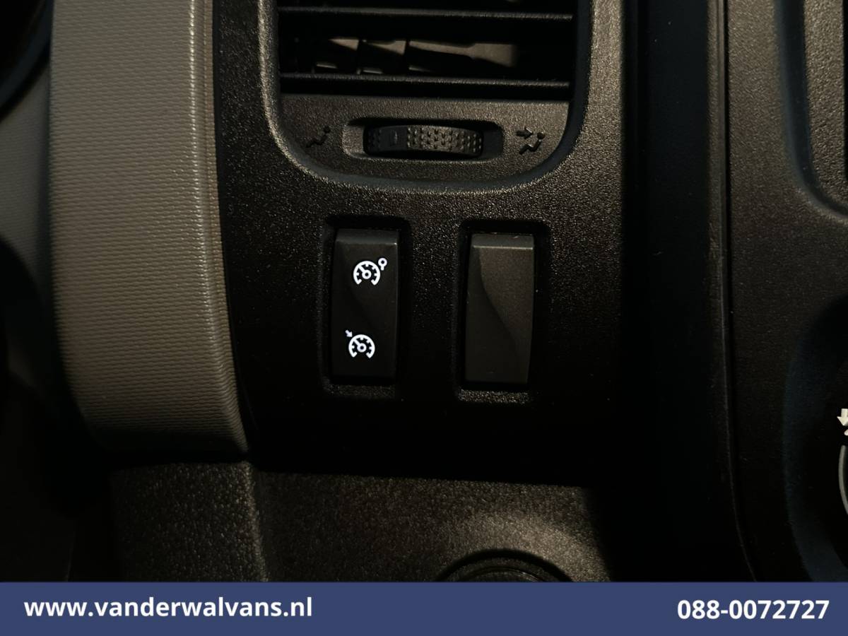 Renault Trafic Renault Trafic 1.6 dCi L1H1 Euro6 Airco | Imperiaal | Trekhaak | Parkeersensoren | Cruisecontrol Bijrijdersbank