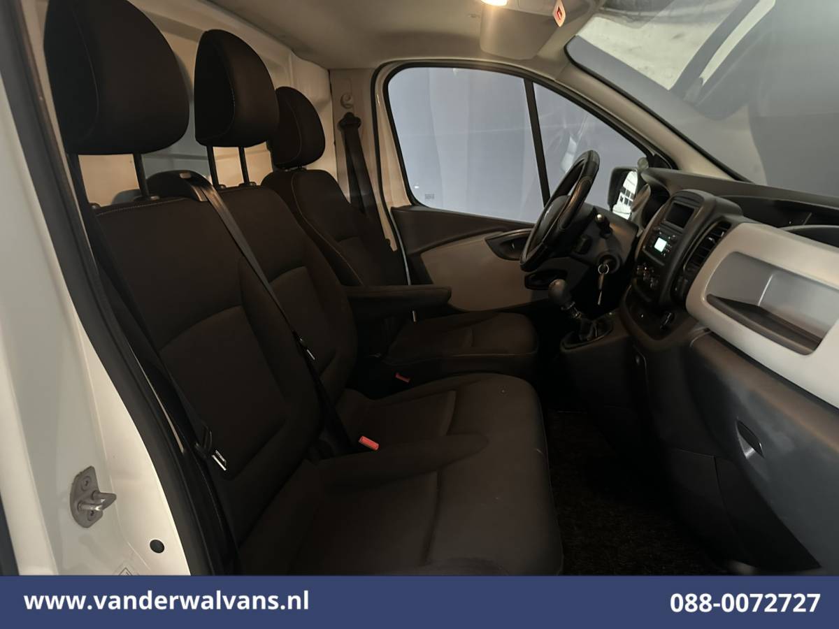 Renault Trafic Renault Trafic 1.6 dCi L1H1 Euro6 Airco | Imperiaal | Trekhaak | Parkeersensoren | Cruisecontrol Bijrijdersbank