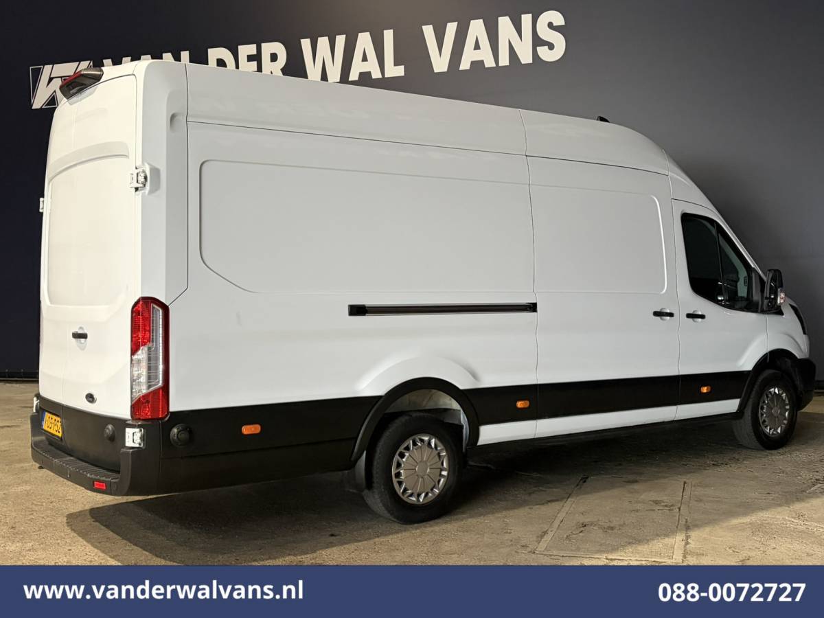 Ford Transit Ford Transit 2.0 TDCI 131pk L4H3 Jumbo Euro6 Airco | Camera | Cruisecontrol | Verwarmde voorruit Parkeersensoren, Bijrijdersbank