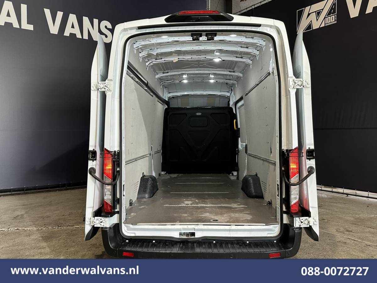 Ford Transit Ford Transit 2.0 TDCI 131pk L4H3 Jumbo Euro6 Airco | Camera | Cruisecontrol | Verwarmde voorruit Parkeersensoren, Bijrijdersbank