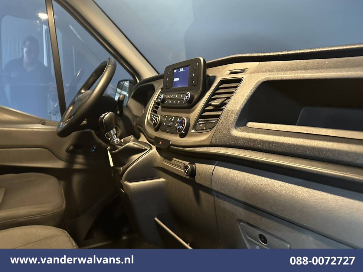 Ford Transit Ford Transit 2.0 TDCI 131pk L4H3 Jumbo Euro6 Airco | Camera | Cruisecontrol | Verwarmde voorruit Parkeersensoren, Bijrijdersbank