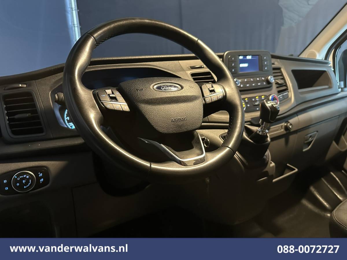 Ford Transit Ford Transit 2.0 TDCI 131pk L4H3 Jumbo Euro6 Airco | Camera | Cruisecontrol | Verwarmde voorruit Parkeersensoren, Bijrijdersbank