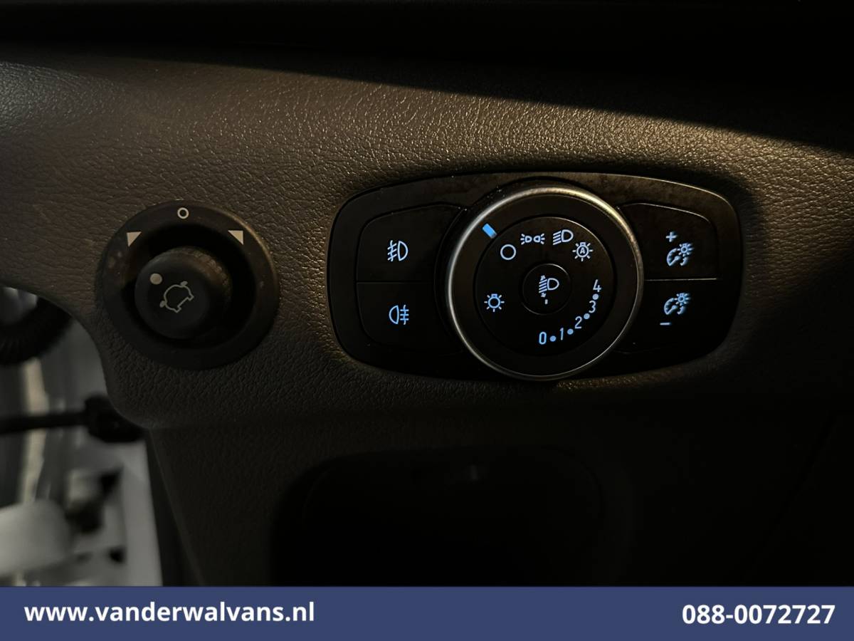 Ford Transit Ford Transit 2.0 TDCI 131pk L4H3 Jumbo Euro6 Airco | Camera | Cruisecontrol | Verwarmde voorruit Parkeersensoren, Bijrijdersbank