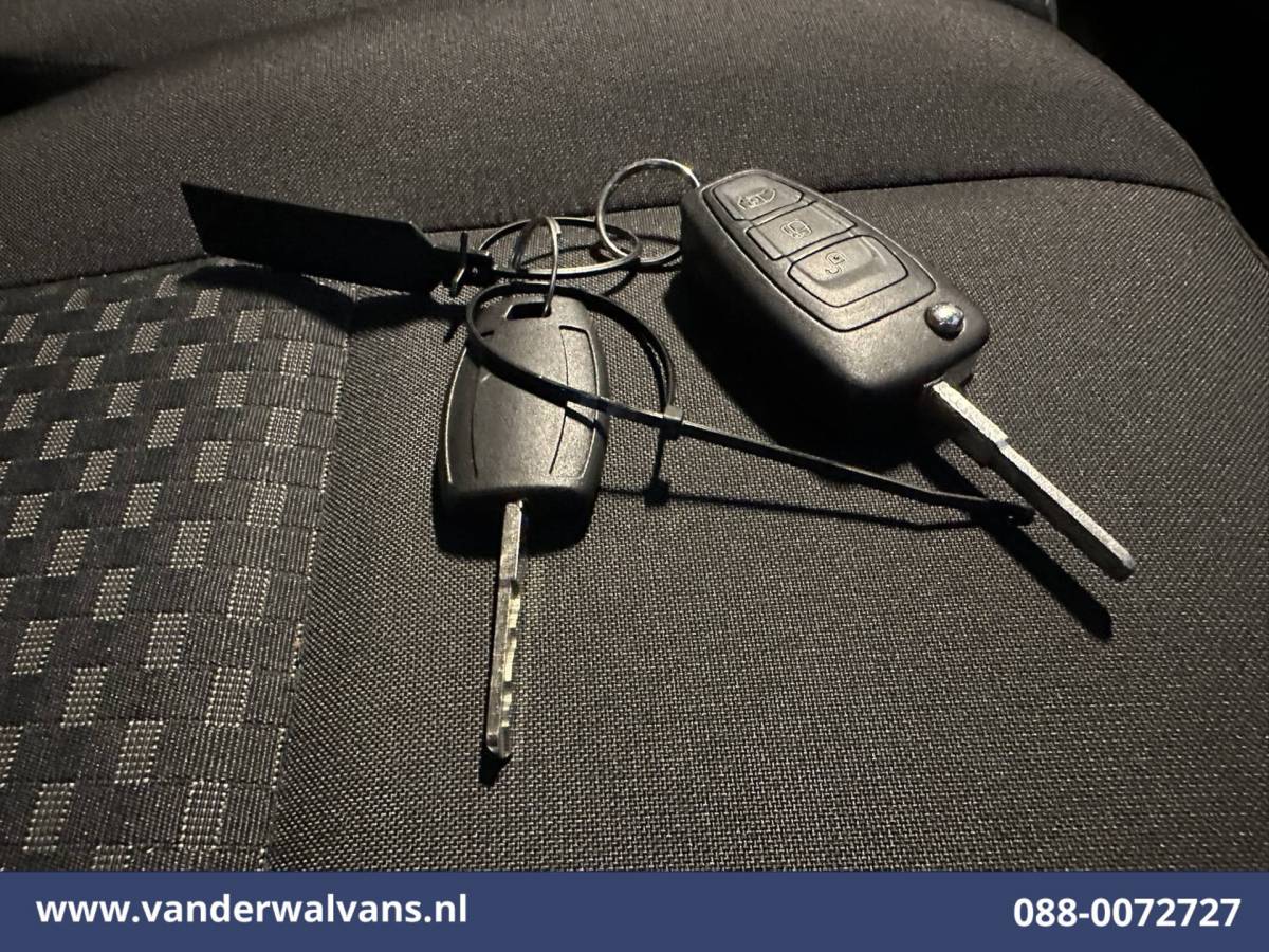 Ford Transit Ford Transit 2.0 TDCI 131pk L4H3 Jumbo Euro6 Airco | Camera | Cruisecontrol | Verwarmde voorruit Parkeersensoren, Bijrijdersbank