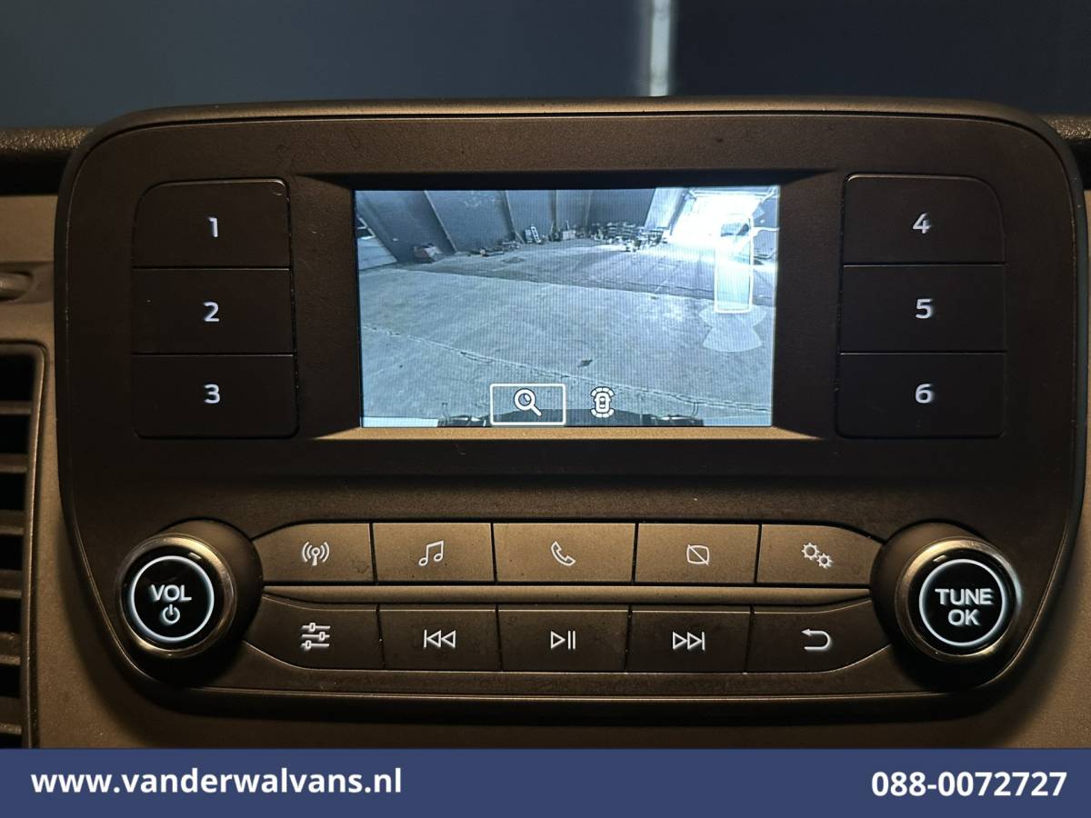 Ford Transit Ford Transit 2.0 TDCI 131pk L4H3 Jumbo Euro6 Airco | Camera | Cruisecontrol | Verwarmde voorruit Parkeersensoren, Bijrijdersbank