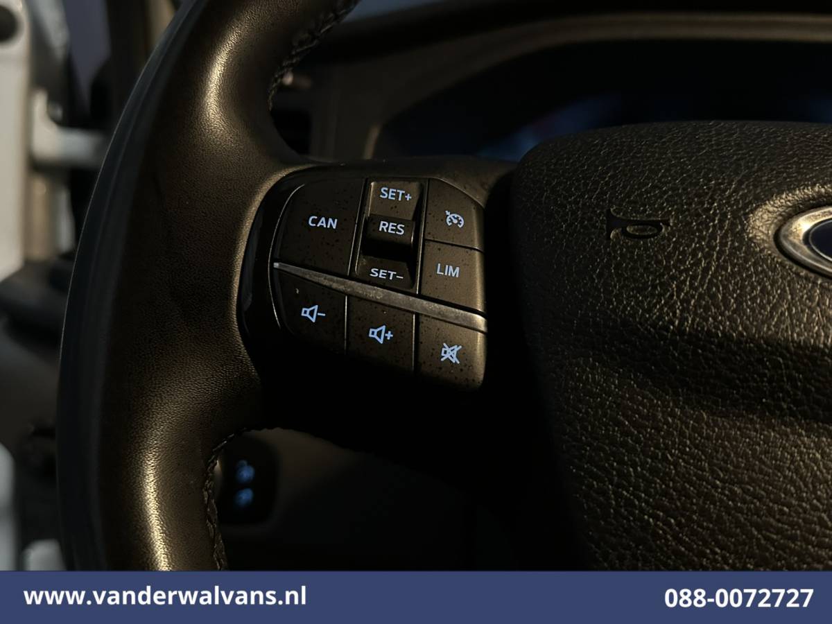 Ford Transit Ford Transit 2.0 TDCI 131pk L4H3 Jumbo Euro6 Airco | Camera | Cruisecontrol | Verwarmde voorruit Parkeersensoren, Bijrijdersbank