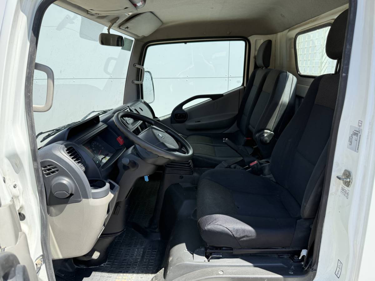 Nissan  Nissan NT400 130PK 3.0 Kipper 3L Dubbellucht 3.5t Trekhaak Airco Benne Tipper