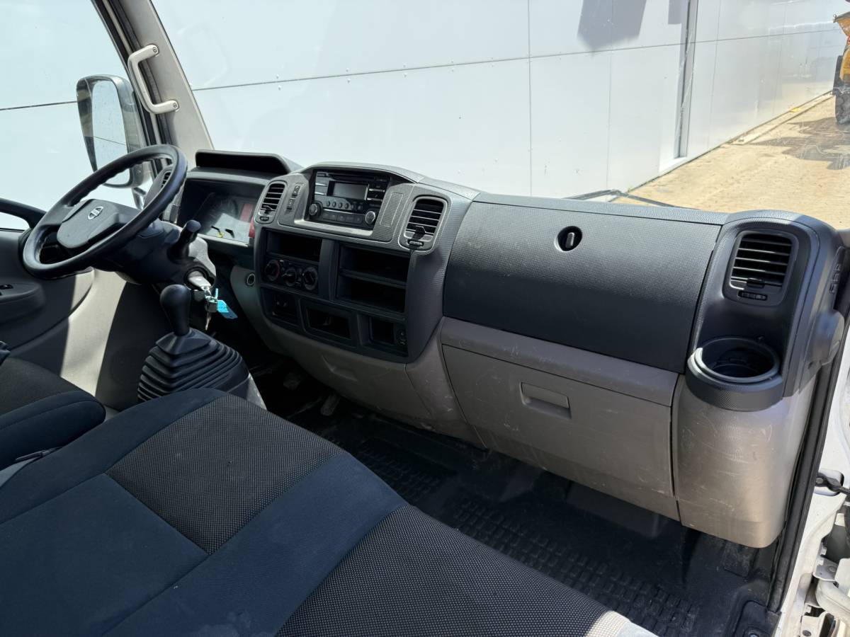 Nissan  Nissan NT400 130PK 3.0 Kipper 3L Dubbellucht 3.5t Trekhaak Airco Benne Tipper