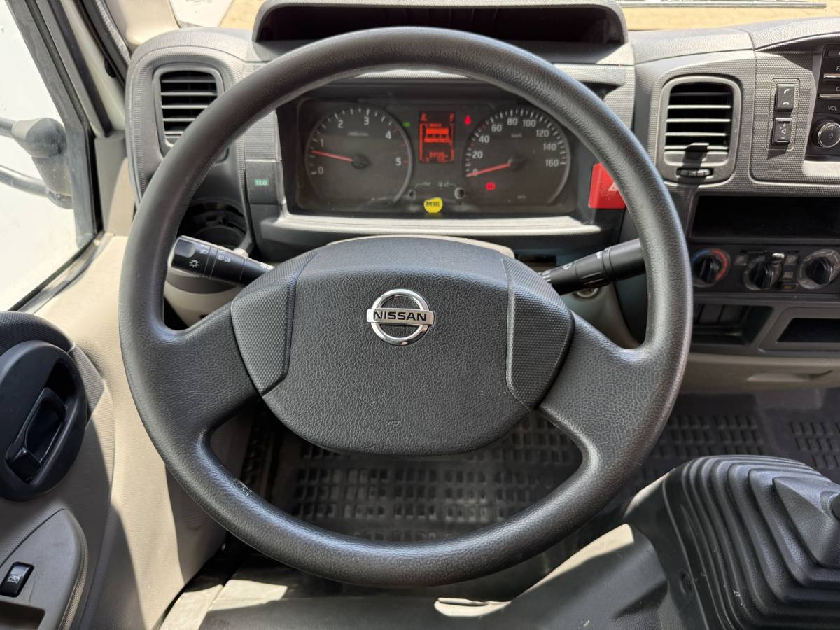 Nissan  Nissan NT400 130PK 3.0 Kipper 3L Dubbellucht 3.5t Trekhaak Airco Benne Tipper