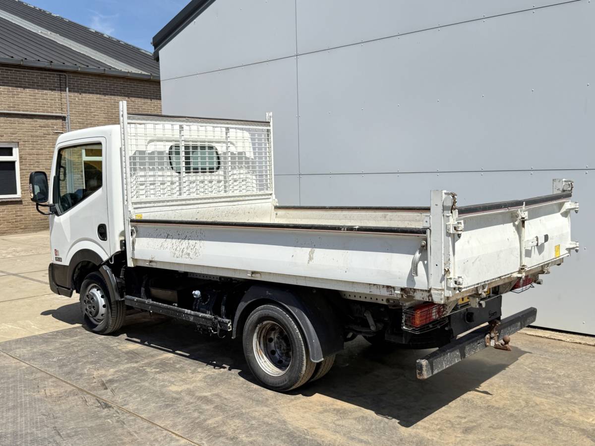 Nissan  Nissan NT400 130PK 3.0 Kipper 3L Dubbellucht 3.5t Trekhaak Airco Benne Tipper