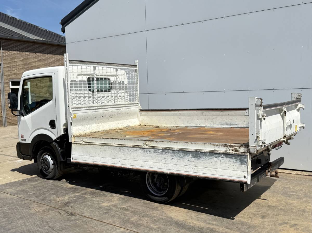 Nissan  Nissan NT400 130PK 3.0 Kipper 3L Dubbellucht 3.5t Trekhaak Airco Benne Tipper