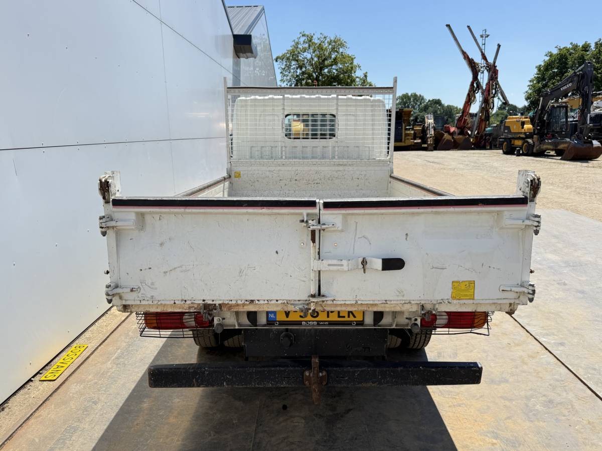 Nissan  Nissan NT400 130PK 3.0 Kipper 3L Dubbellucht 3.5t Trekhaak Airco Benne Tipper
