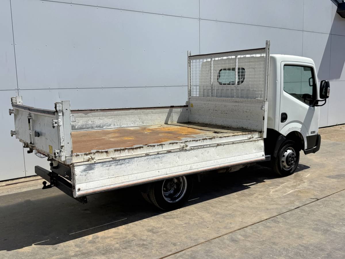 Nissan  Nissan NT400 130PK 3.0 Kipper 3L Dubbellucht 3.5t Trekhaak Airco Benne Tipper