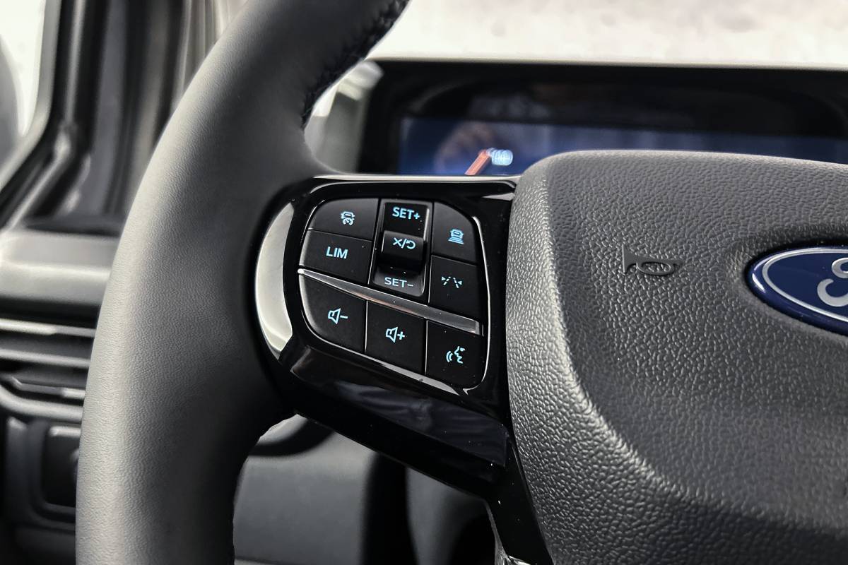 Ford  Ford E-Custom 340 L2 71KWh Sport | 2x schuifdeur | 3-zitplaatsen | Stoelverwarming