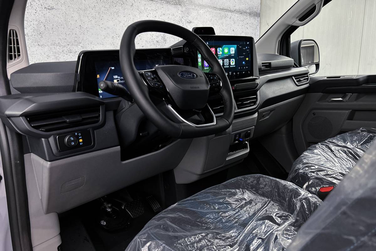 Ford  Ford E-Custom 340 L2 71KWh Sport | 2x schuifdeur | 3-zitplaatsen | Stoelverwarming