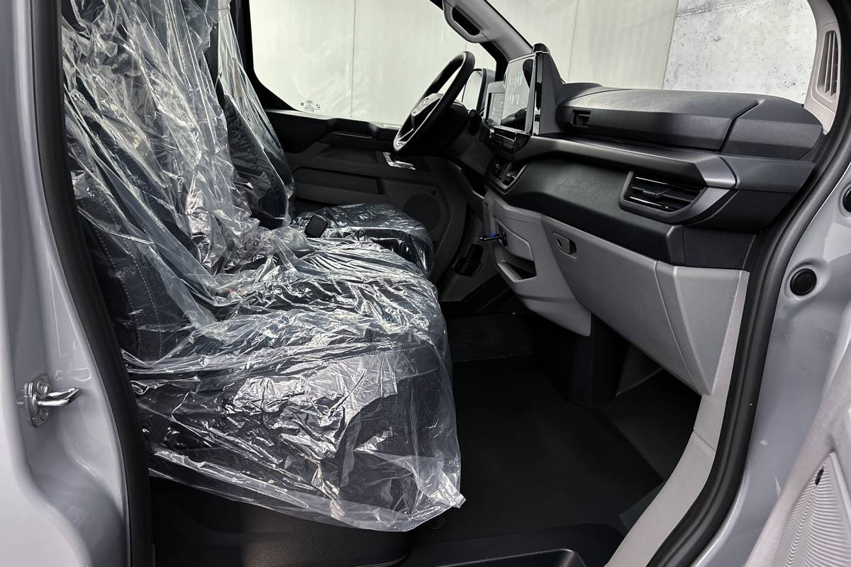 Ford  Ford E-Custom 340 L2 71KWh Sport | 2x schuifdeur | 3-zitplaatsen | Stoelverwarming