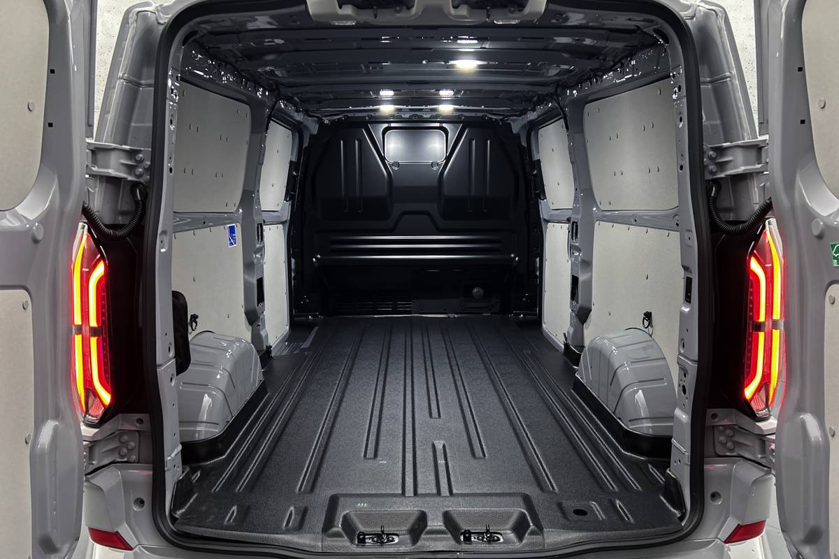 Ford  Ford E-Custom 340 L2 71KWh Sport | 2x schuifdeur | 3-zitplaatsen | Stoelverwarming