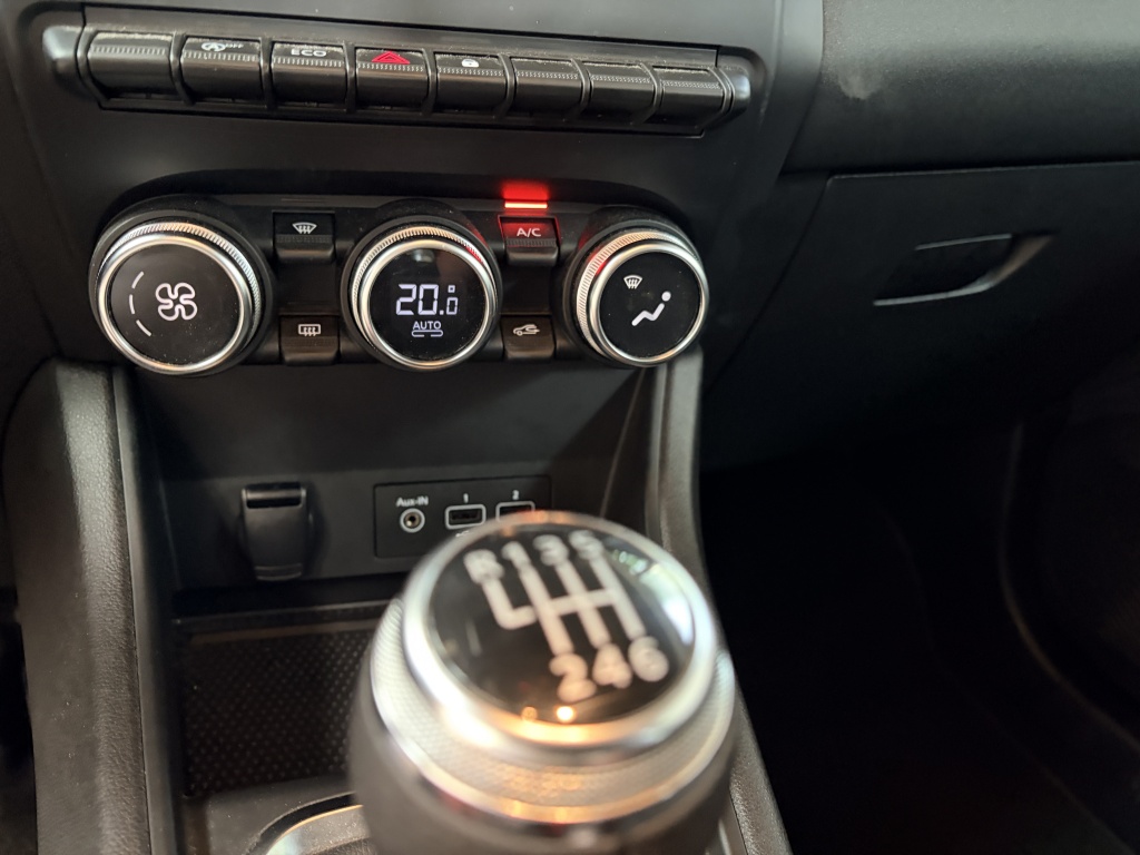 Renault Captur Renault Captur 1.0 TCe Corperate Ed Cruise Clima Navi