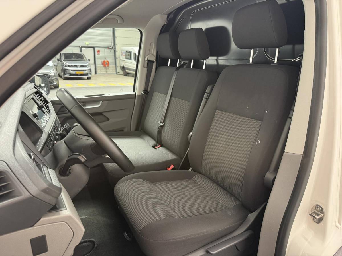 Volkswagen Transporter Volkswagen Transporter 2.0 TDI L1H1 150 pk DSG Comfortline Automaat Airco Apple Carplay/Android Auto Adaptive Cruise Control Parkeersensoren