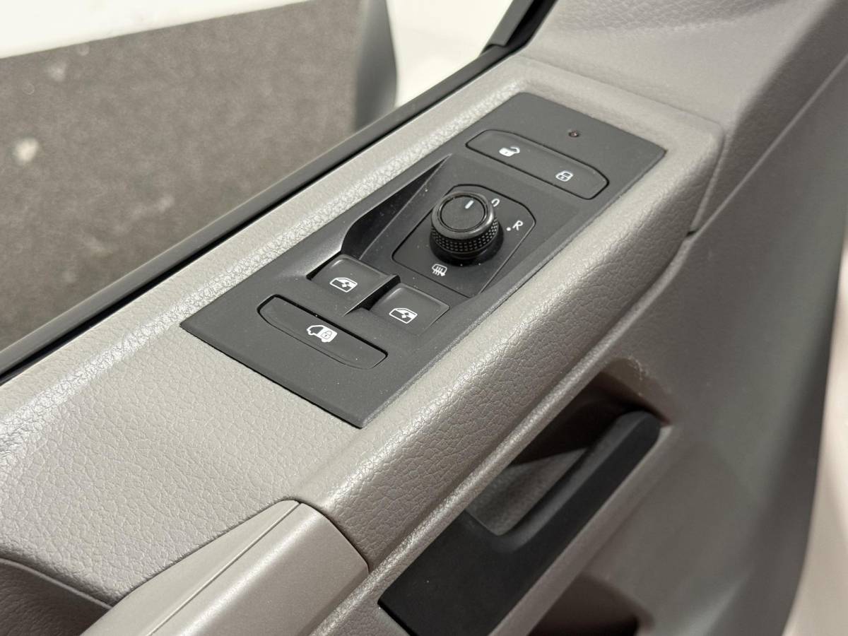 Volkswagen Transporter Volkswagen Transporter 2.0 TDI L1H1 150 pk DSG Comfortline Automaat Airco Apple Carplay/Android Auto Adaptive Cruise Control Parkeersensoren