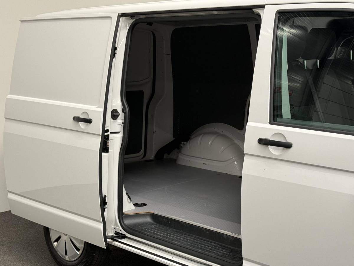 Volkswagen Transporter Volkswagen Transporter 2.0 TDI L1H1 150 pk DSG Comfortline Automaat Airco Apple Carplay/Android Auto Adaptive Cruise Control Parkeersensoren