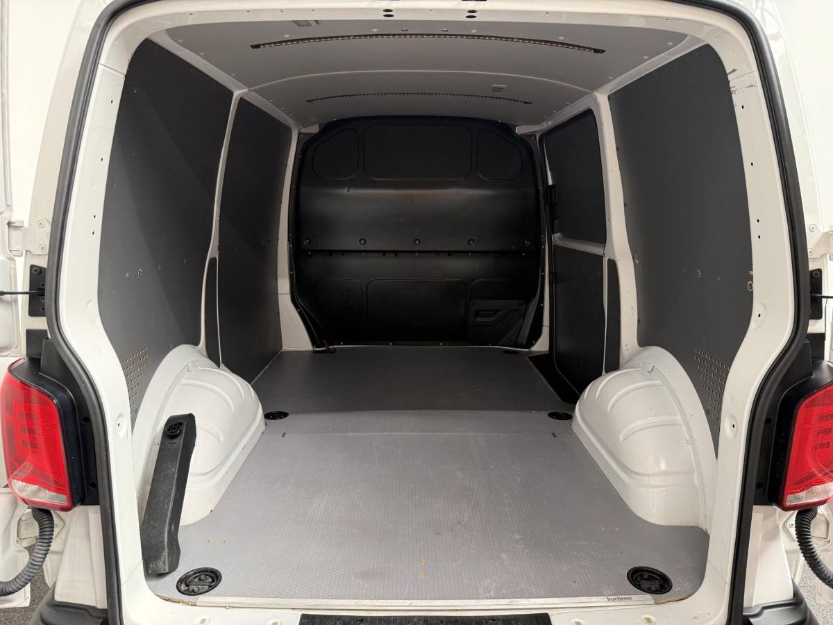 Volkswagen Transporter Volkswagen Transporter 2.0 TDI L1H1 150 pk DSG Comfortline Automaat Airco Apple Carplay/Android Auto Adaptive Cruise Control Parkeersensoren