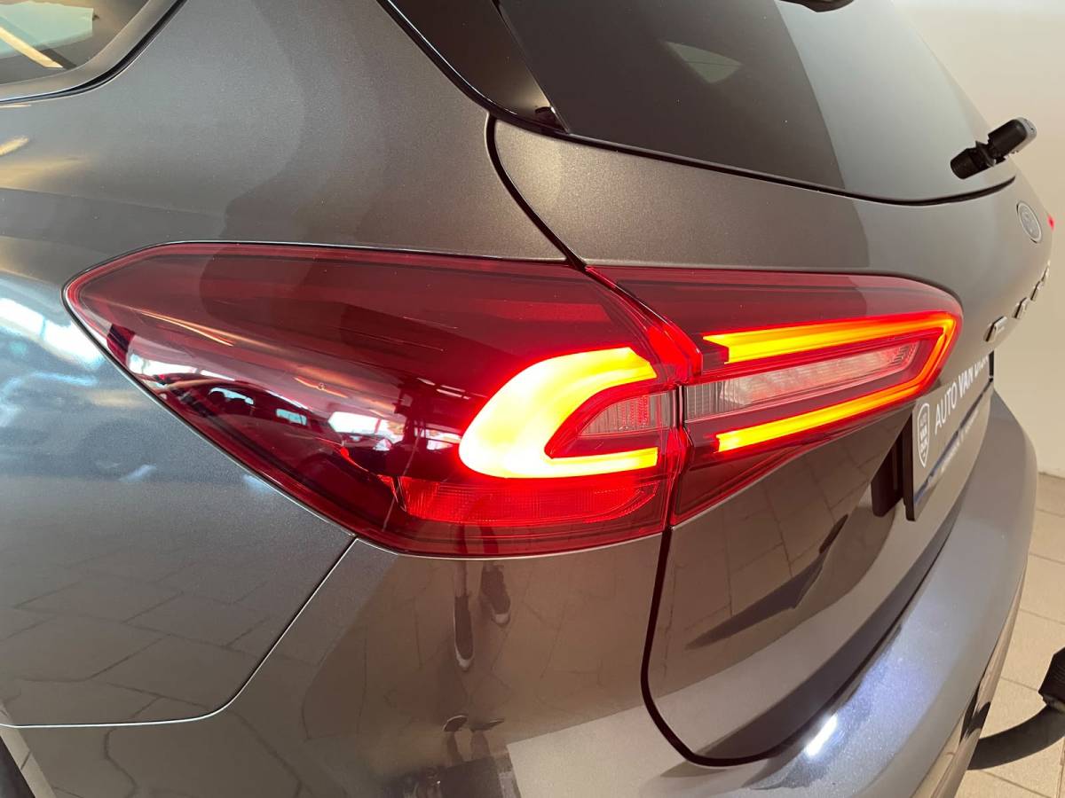 Ford Focus Ford Focus Wagon 1.0 EcoBoost Hybrid ST Line Style NW MODEL STUUR EN STOEL VERWARMING TREKHAAK CLIMA CRUISE APPLE CARPLAY