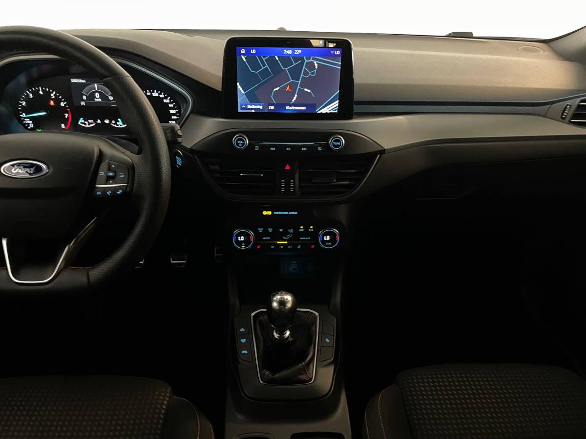 Ford Focus Ford Focus Wagon 1.0 EcoBoost Hybrid ST Line Style NW MODEL STUUR EN STOEL VERWARMING TREKHAAK CLIMA CRUISE APPLE CARPLAY