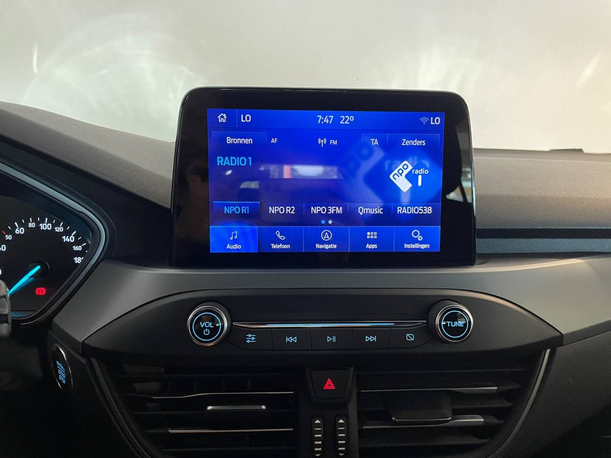 Ford Focus Ford Focus Wagon 1.0 EcoBoost Hybrid ST Line Style NW MODEL STUUR EN STOEL VERWARMING TREKHAAK CLIMA CRUISE APPLE CARPLAY