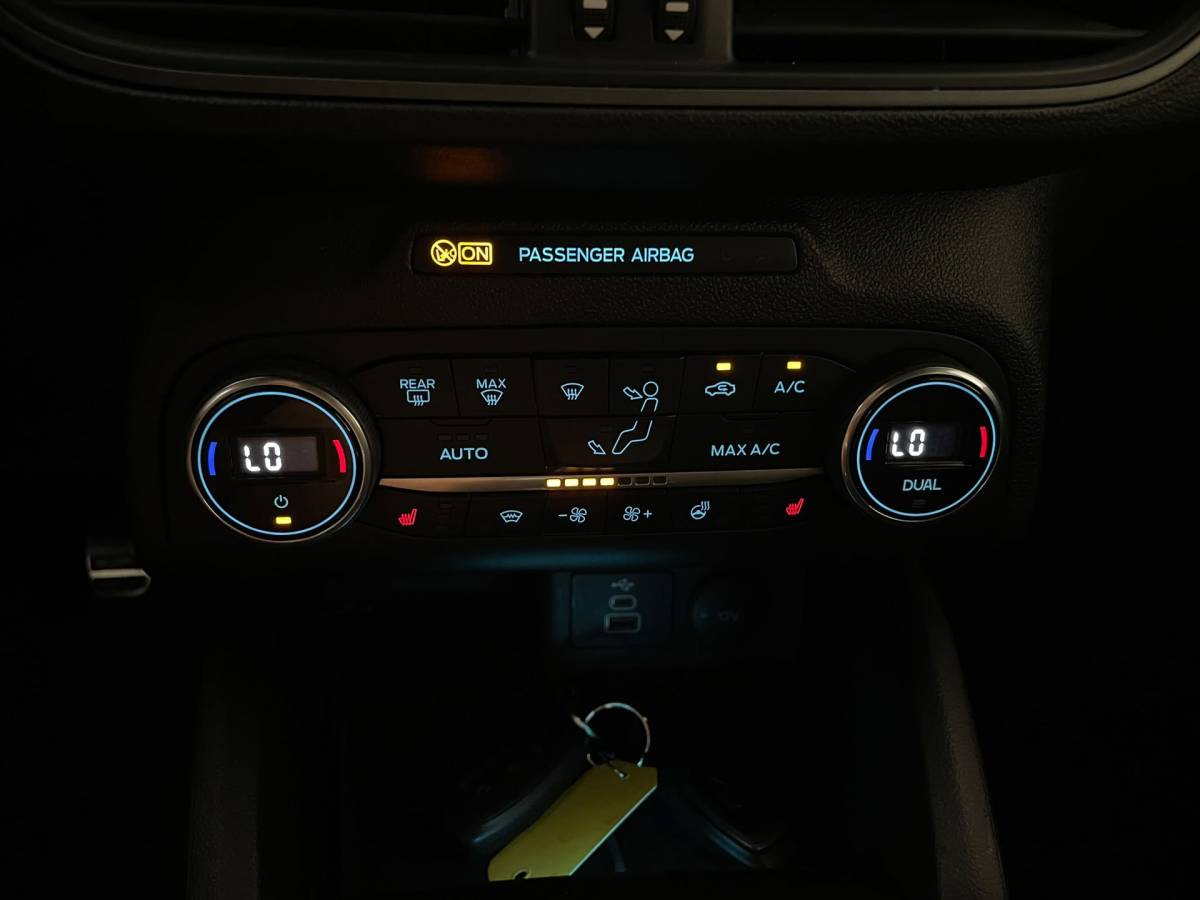 Ford Focus Ford Focus Wagon 1.0 EcoBoost Hybrid ST Line Style NW MODEL STUUR EN STOEL VERWARMING TREKHAAK CLIMA CRUISE APPLE CARPLAY