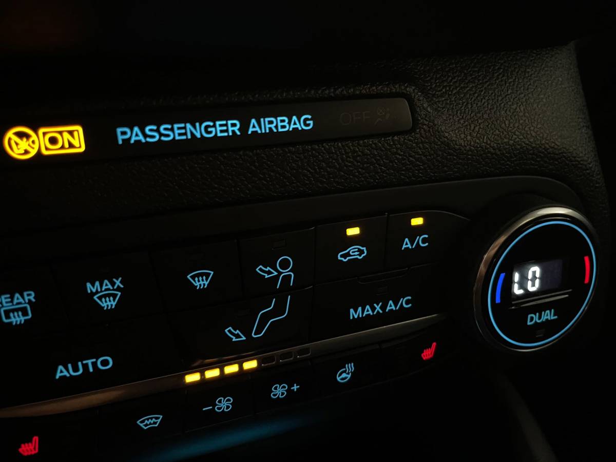 Ford Focus Ford Focus Wagon 1.0 EcoBoost Hybrid ST Line Style NW MODEL STUUR EN STOEL VERWARMING TREKHAAK CLIMA CRUISE APPLE CARPLAY