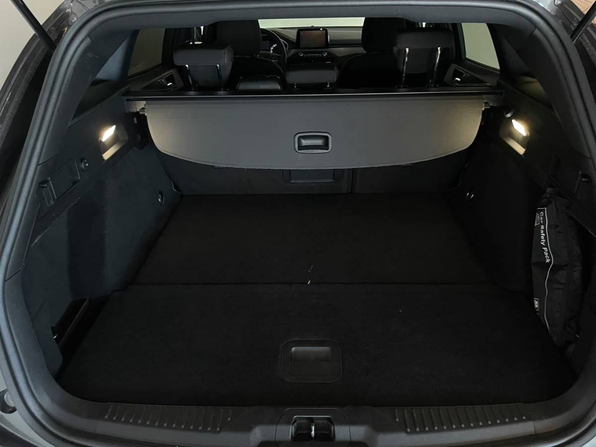 Ford Focus Ford Focus Wagon 1.0 EcoBoost Hybrid ST Line Style NW MODEL STUUR EN STOEL VERWARMING TREKHAAK CLIMA CRUISE APPLE CARPLAY