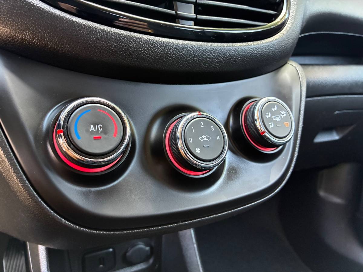Opel KARL Opel KARL 1.0 Rocks Online Edition | Cruise + Airco nu € 7.975,-!!!