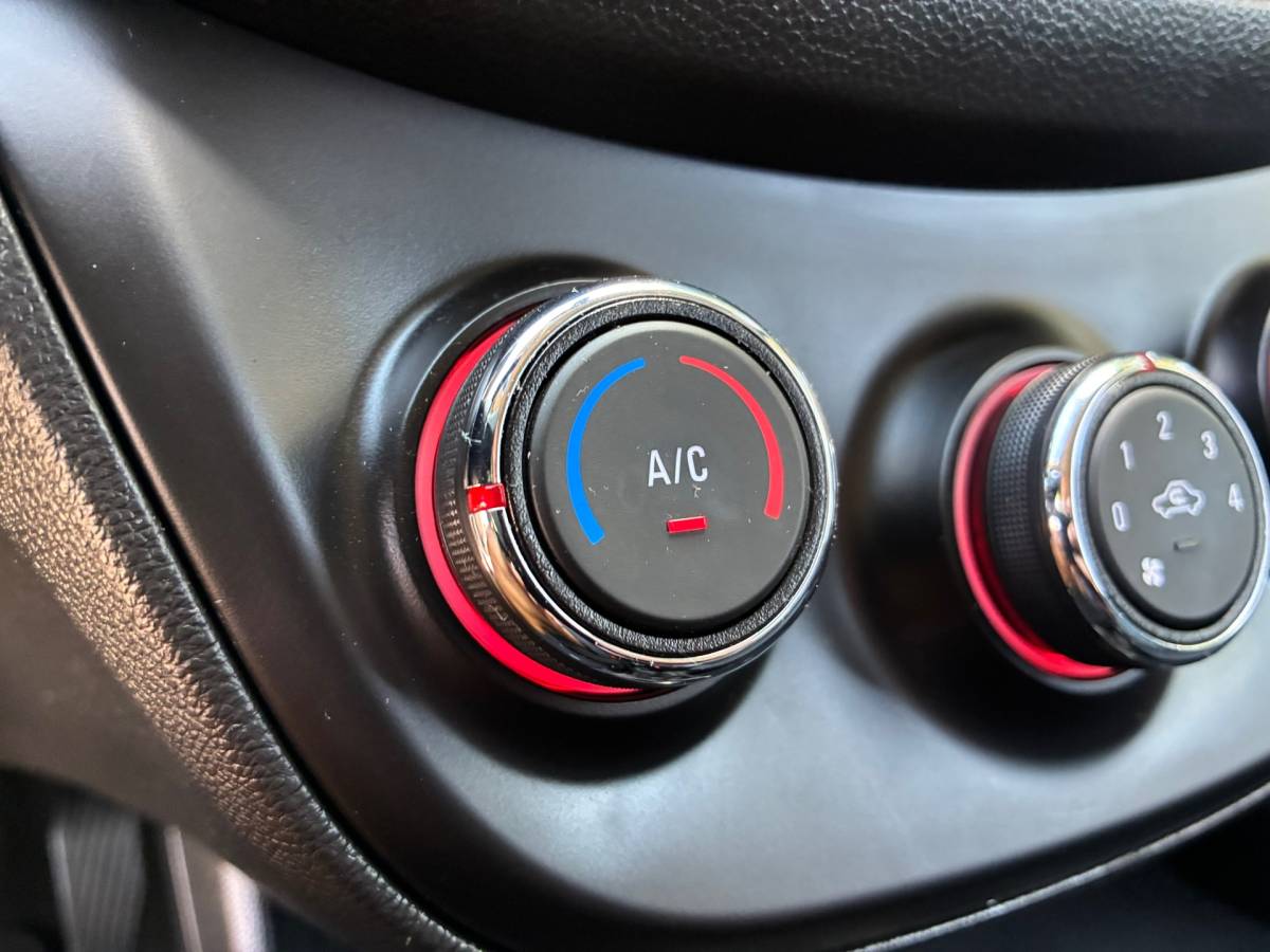 Opel KARL Opel KARL 1.0 Rocks Online Edition | Cruise + Airco nu € 7.975,-!!!