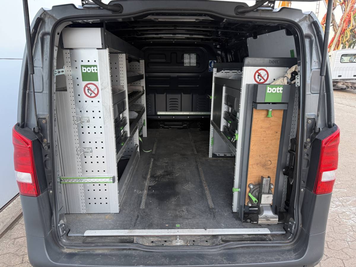 Mercedes-Benz Vito Mercedes-Benz Vito 114 1.9 CDI Automaat L2H1 Climate Control Cruise Control Parkeersensoren V+A Kastwand Inbouw