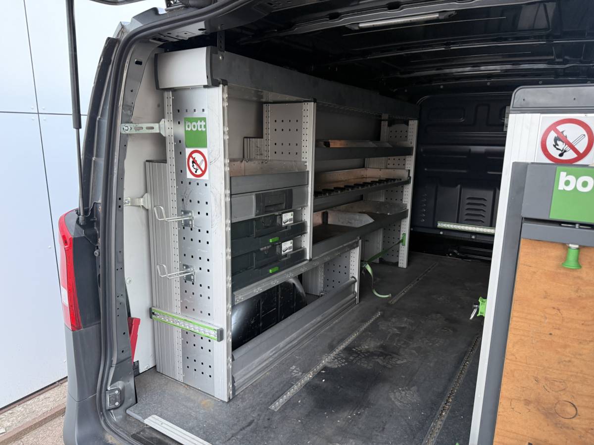 Mercedes-Benz Vito Mercedes-Benz Vito 114 1.9 CDI Automaat L2H1 Climate Control Cruise Control Parkeersensoren V+A Kastwand Inbouw