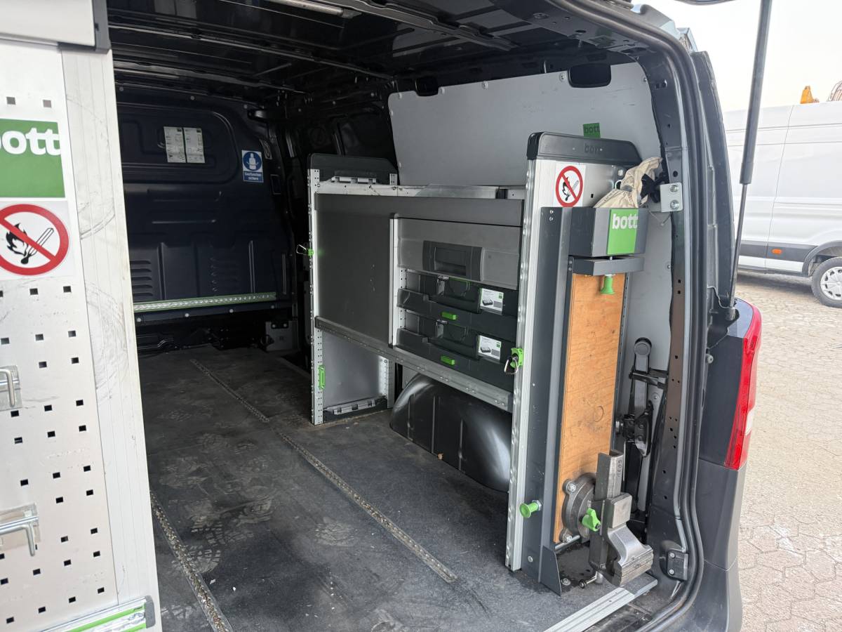 Mercedes-Benz Vito Mercedes-Benz Vito 114 1.9 CDI Automaat L2H1 Climate Control Cruise Control Parkeersensoren V+A Kastwand Inbouw