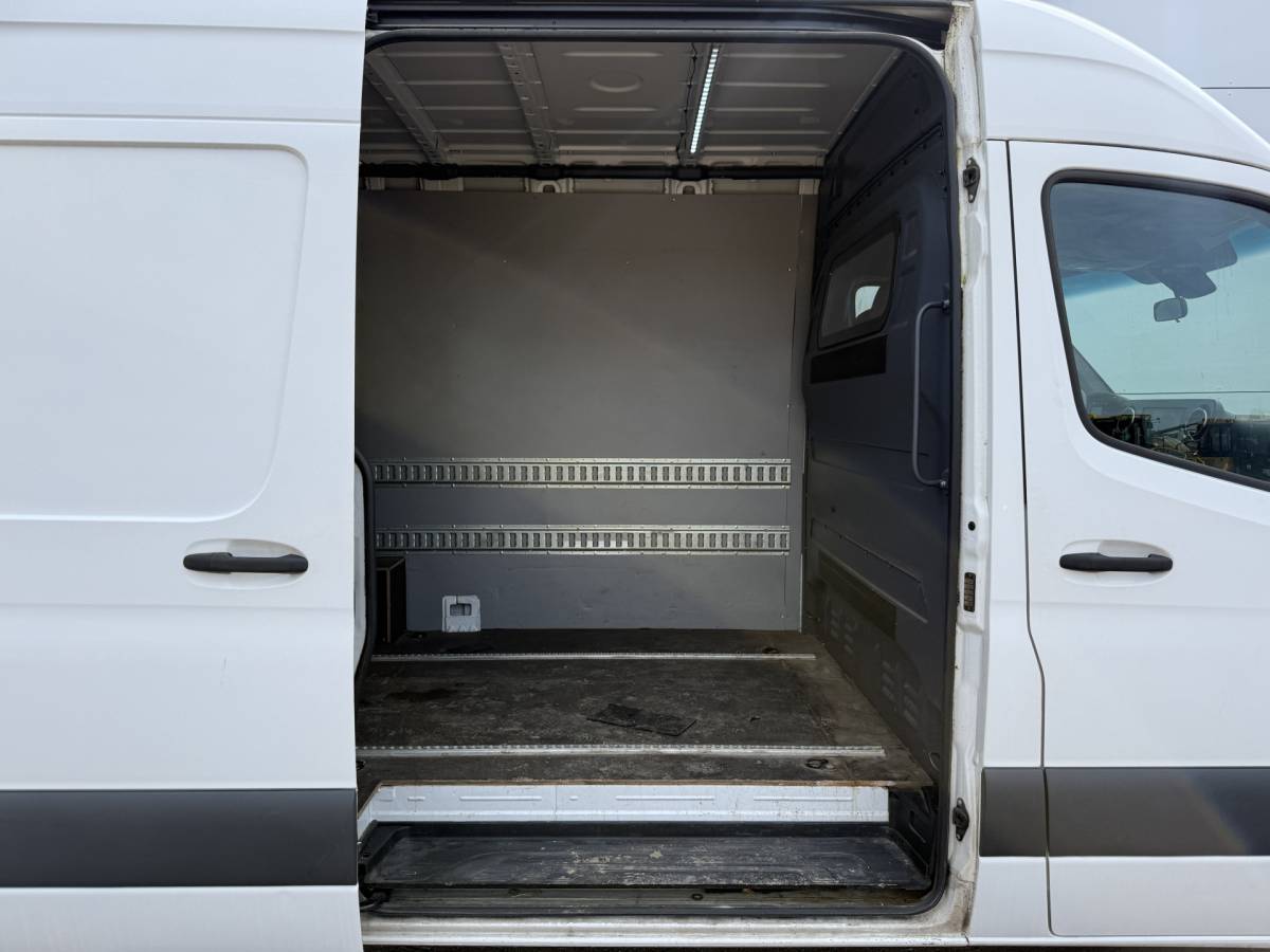 Mercedes-Benz Sprinter Mercedes-Benz Sprinter 319 3.0 V6 6-cilinder L2H2 10-Inch MBUX Navigatie Climate Control Cruise Control 3,5 Trekhaak Oprijplaat