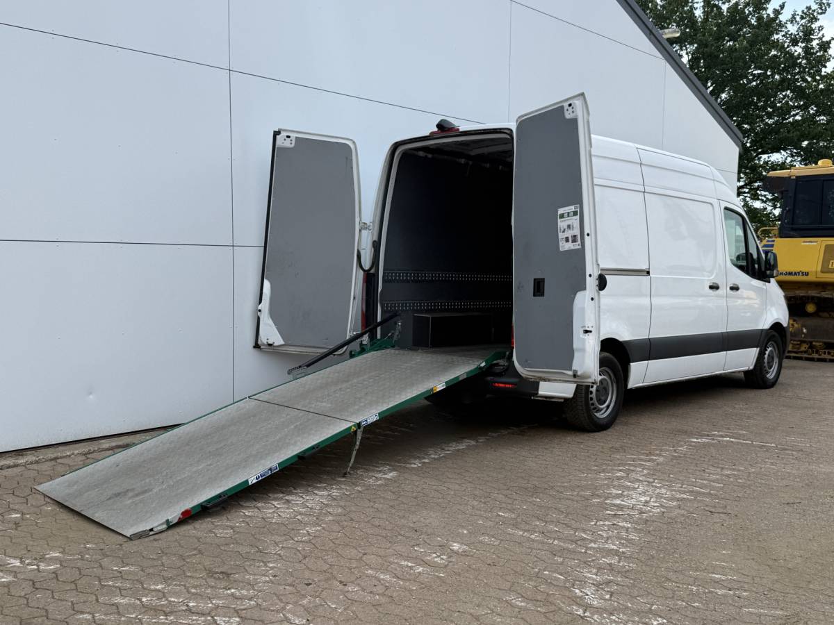 Mercedes-Benz Sprinter Mercedes-Benz Sprinter 319 3.0 V6 6-cilinder L2H2 10-Inch MBUX Navigatie Climate Control Cruise Control 3,5 Trekhaak Oprijplaat