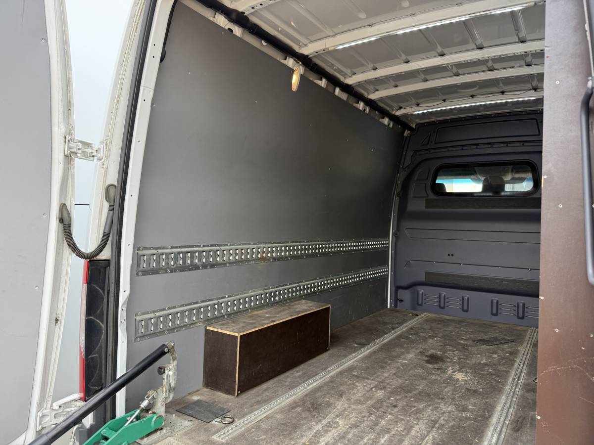 Mercedes-Benz Sprinter Mercedes-Benz Sprinter 319 3.0 V6 6-cilinder L2H2 10-Inch MBUX Navigatie Climate Control Cruise Control 3,5 Trekhaak Oprijplaat