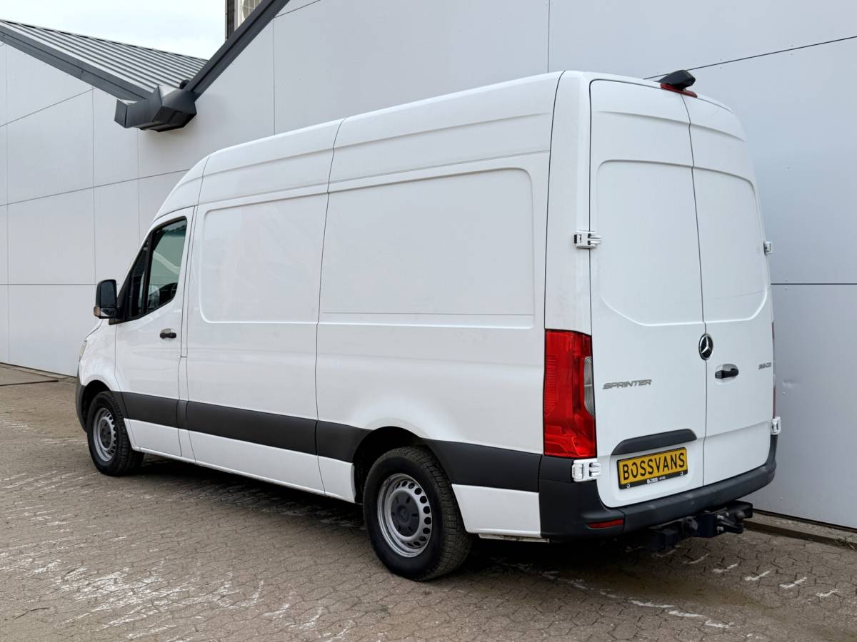 Mercedes-Benz Sprinter Mercedes-Benz Sprinter 319 3.0 V6 6-cilinder L2H2 10-Inch MBUX Navigatie Climate Control Cruise Control 3,5 Trekhaak Oprijplaat