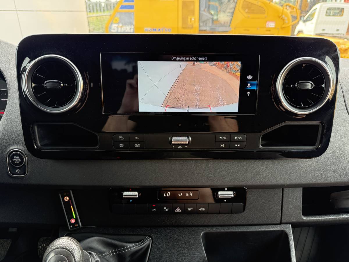 Mercedes-Benz Sprinter Mercedes-Benz Sprinter 319 3.0 V6 6-cilinder L2H2 10-Inch MBUX Navigatie Climate Control Cruise Control 3,5 Trekhaak Oprijplaat
