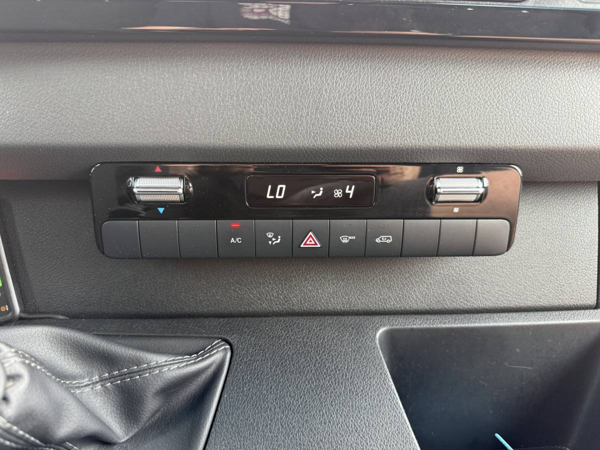Mercedes-Benz Sprinter Mercedes-Benz Sprinter 319 3.0 V6 6-cilinder L2H2 10-Inch MBUX Navigatie Climate Control Cruise Control 3,5 Trekhaak Oprijplaat